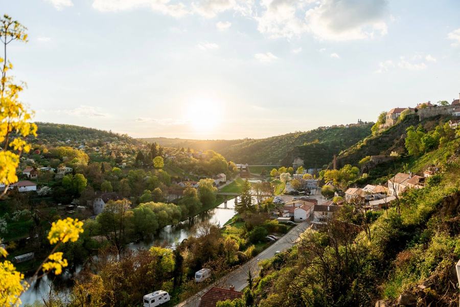 Údolí Dyje s řekou a zahradami